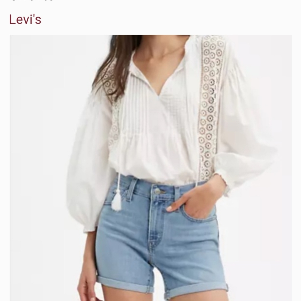 Levi's Light Wash Jean Shorts Size 32.